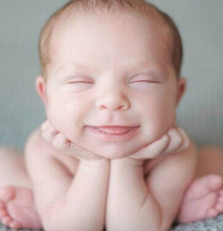 Sưu tập 10 hình vui nhộn em bé cực đáng yêu