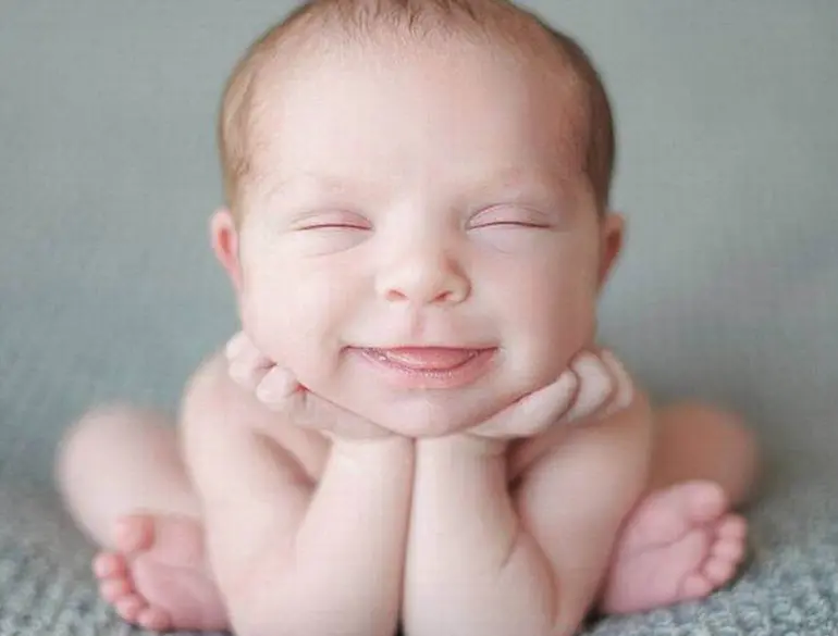 Sưu tập 10 hình vui nhộn em bé cực đáng yêu