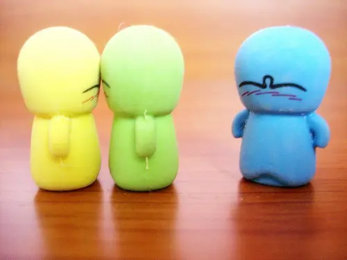 10 Hình ảnh tình yêu 3 người đáng suy ngẫm nhất