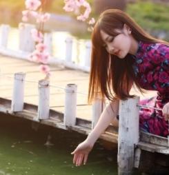 Down hình girl xinh lung linh bên hoa đào cực hot