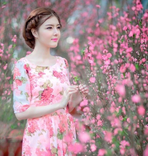 Hình Ảnh Hot Girl Bên Hoa Đào, Hoa Mai Làm Nức Lòng Người Xem - Ảnh Đẹp Bốn  Phương