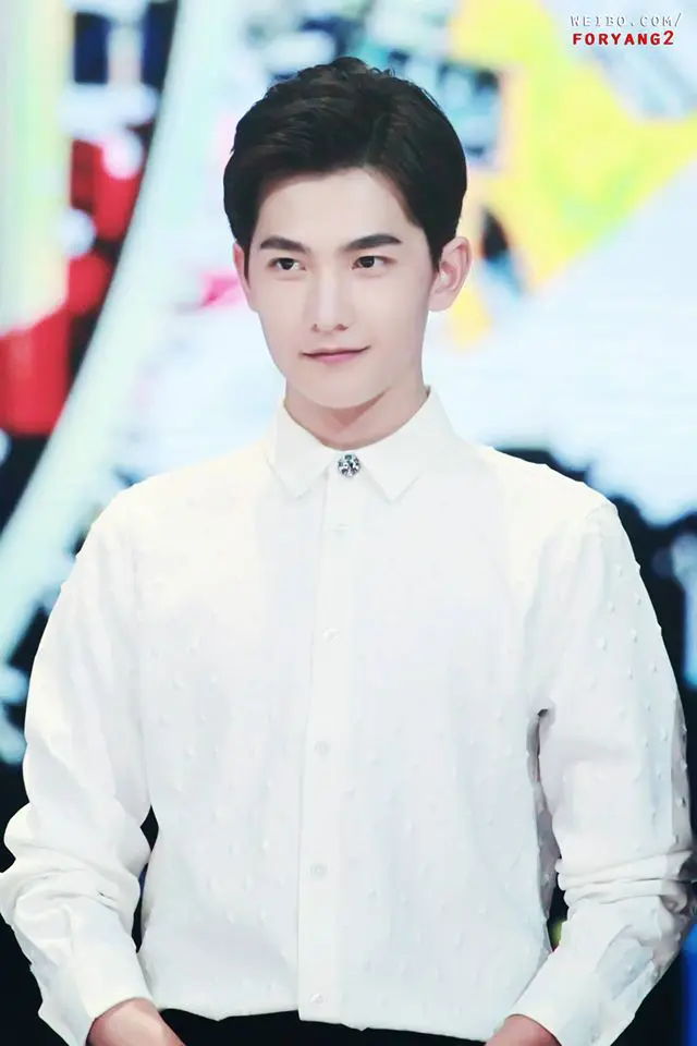 diem-mat-3-nam-than-ao-trang-lam-bic-long-fan-nu-1