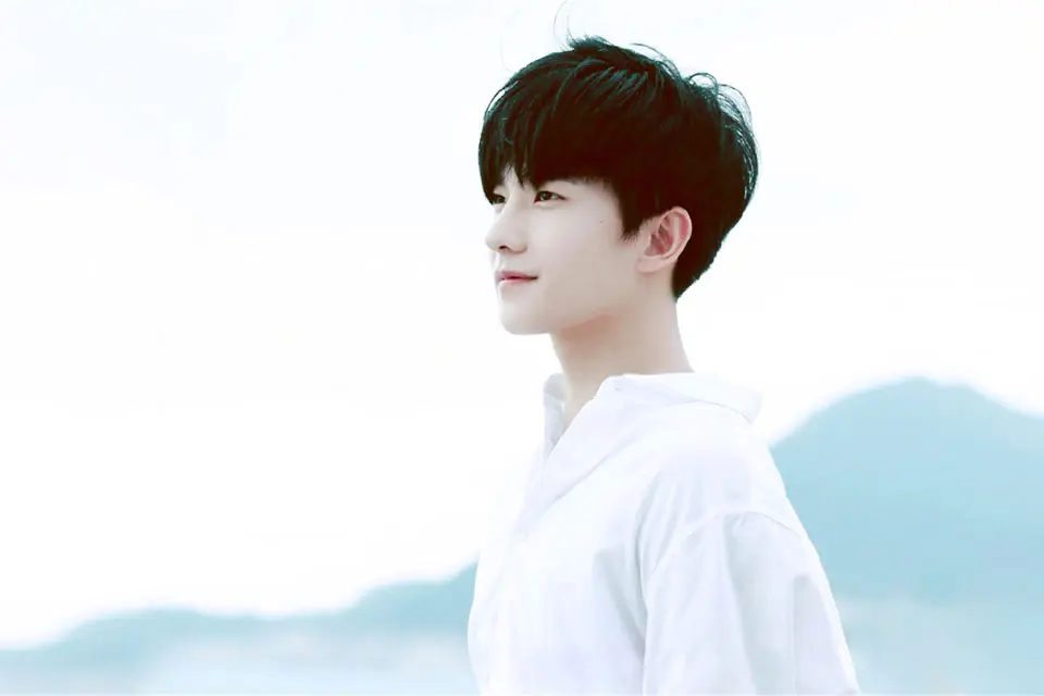 diem-mat-3-nam-than-ao-trang-lam-bic-long-fan-nu-5