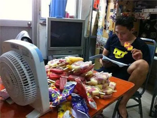 Hình ảnh hài hước với cách chống nóng ‘bá đạo’ ngày hè