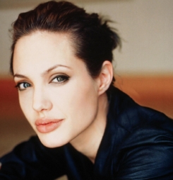 Minh tinh Angelina Jolie